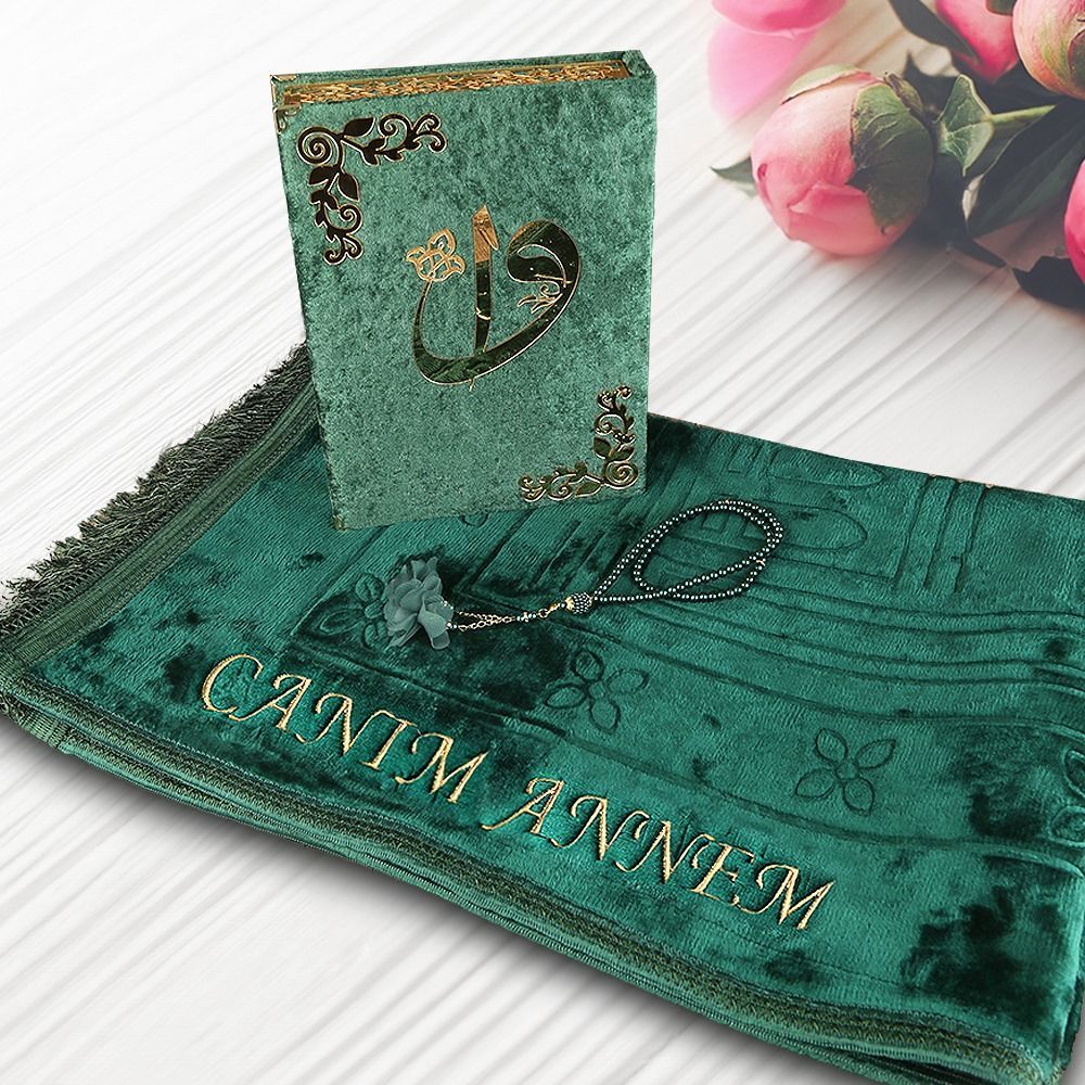 Anneler Günü Hediyesi, Kadife Kutulu Kur’an-ı Kerim,  Peluş Seccade, İnci Tesbih Güllü -Yeşil(28*20 cm)