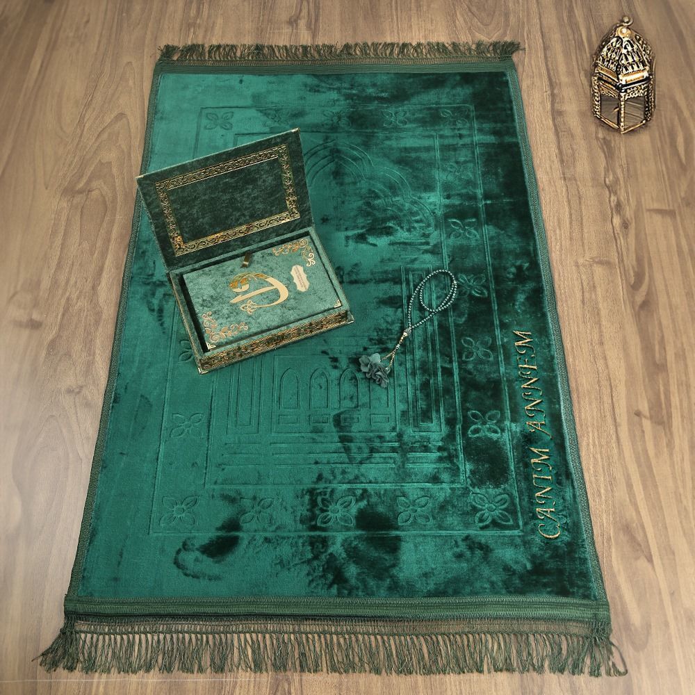 Anneler Günü Hediyesi, Kadife Kutulu Kur’an-ı Kerim,  Peluş Seccade, İnci Tesbih Güllü -Yeşil(28*20 cm)