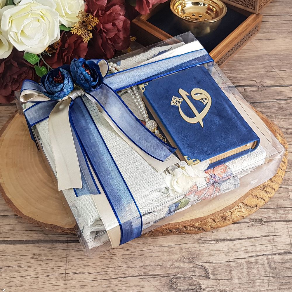 Hediyelik Seccade, Kadife Kur’an-ı Kerim, İnci Tesbih, Şal, Süslemeli Asetat Kutulu (26×23) Set