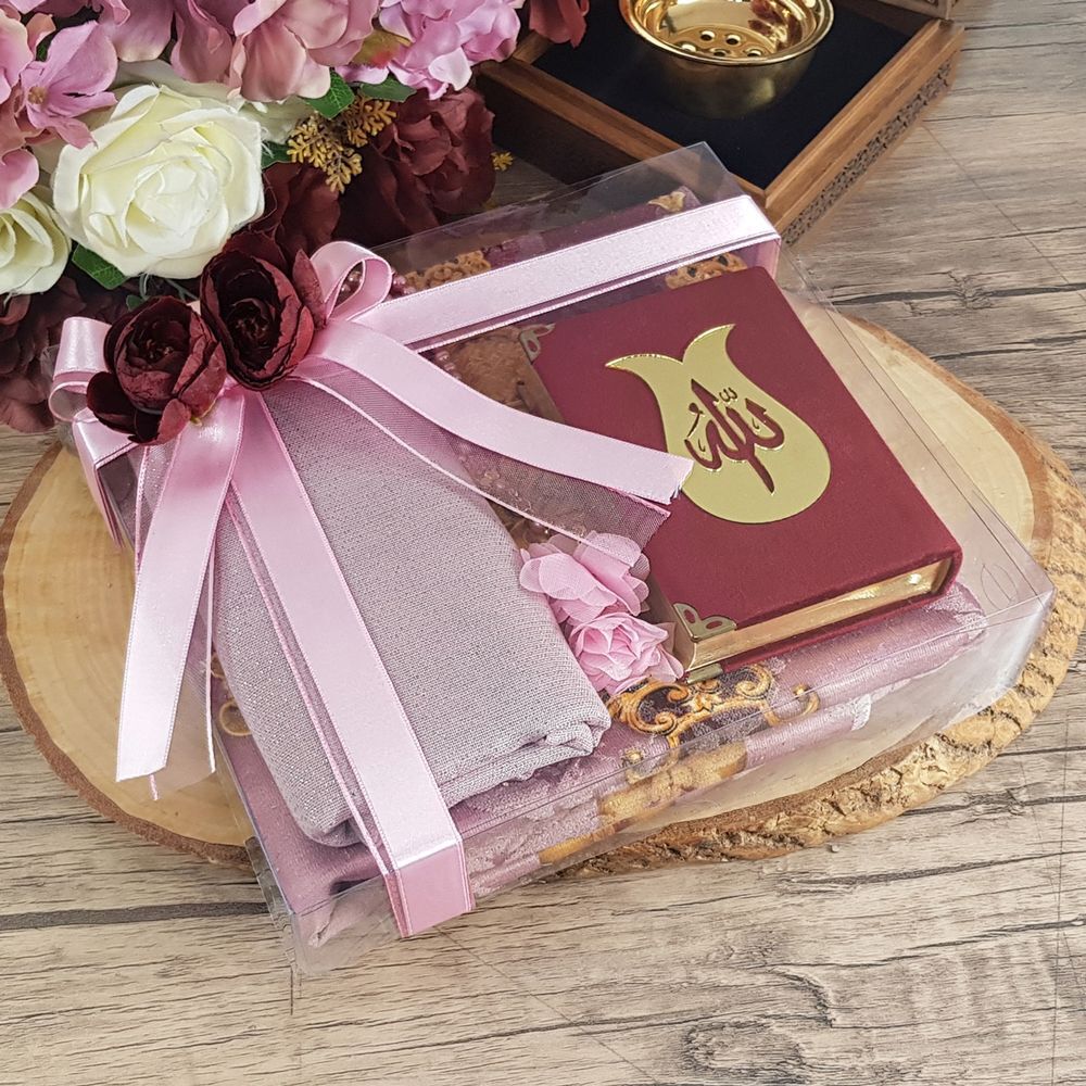 Hediyelik Seccade, Kadife Kur’an-ı Kerim, İnci Tesbih, Şal, Süslemeli Asetat Kutulu (26×23) Set