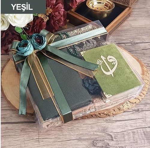Hediyelik Seccade, Kadife Kur’an-ı Kerim, İnci Tesbih, Şal, Süslemeli Asetat Kutulu (26×23) Set-M338-yeşi̇l