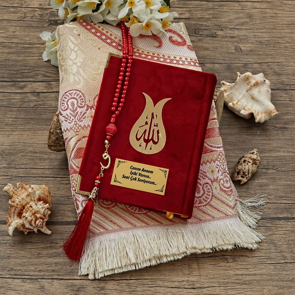 Hediyelik Kadife Kur’an-ı Kerim, Seccade, İnci Tesbih, Asetat Kutulu (26×23) Dini Set