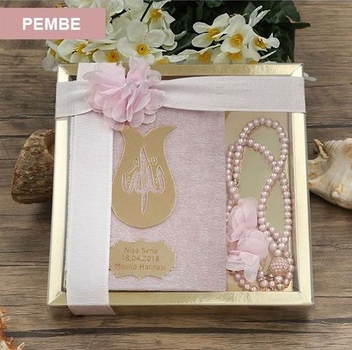 Hediyelik Kadife Kur’an-ı Kerim, İnci Tesbih, Gold Asetat Kutulu (20×20) Dini Set-M676-pembe