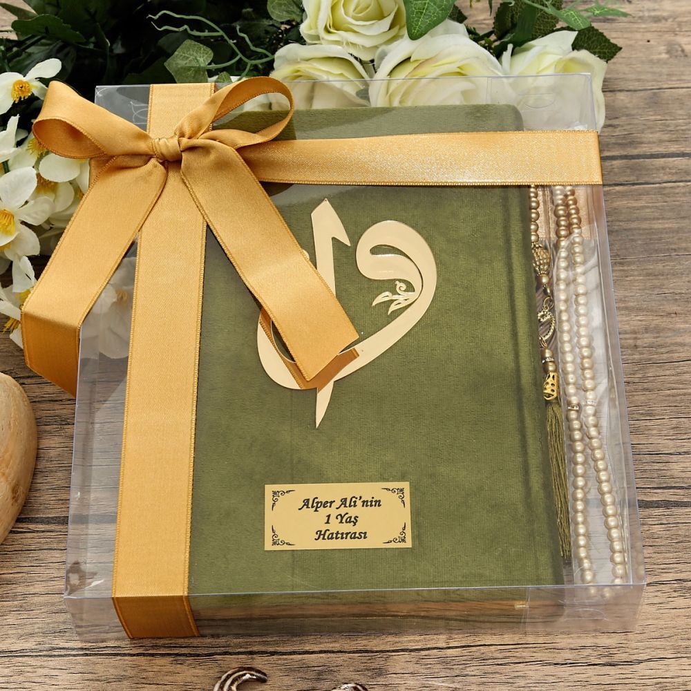 Hediyelik Kadife Kaplı Kur’an-ı Kerim (Orta Boy 16×24), Tesbih, Asetat Kutulu (25×18) Set Yeşil