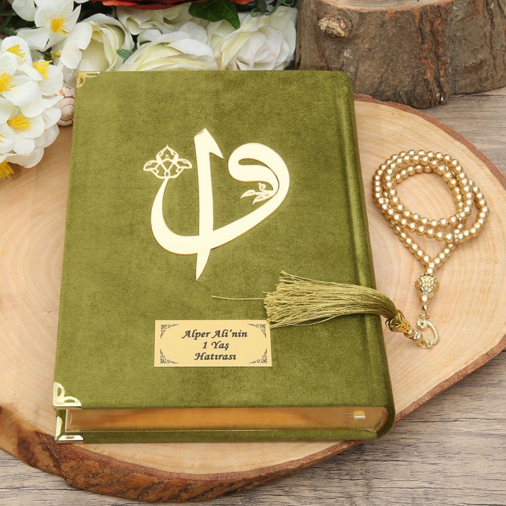 Hediyelik Kadife Kaplı Kur’an-ı Kerim (Orta Boy 16×24), Tesbih, Asetat Kutulu (25×18) Set Yeşil