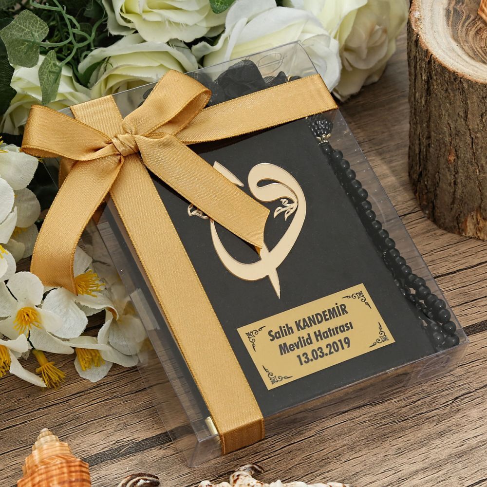Hediyelik Kadife Kur’an-ı Kerim (Çanta Boy 11×8) Pleksili, İnci Tesbih, Asetat Kutulu (17×15) Set-Siyah