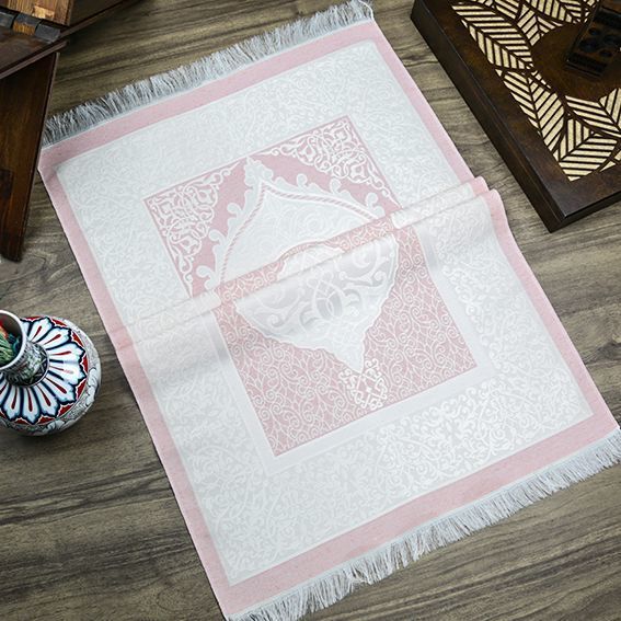 Çeyiz Seti Pembe Kutu  ve Seccadesi Kur’an Kerim  Zikirmatik Ayraç  27*19*5 cm