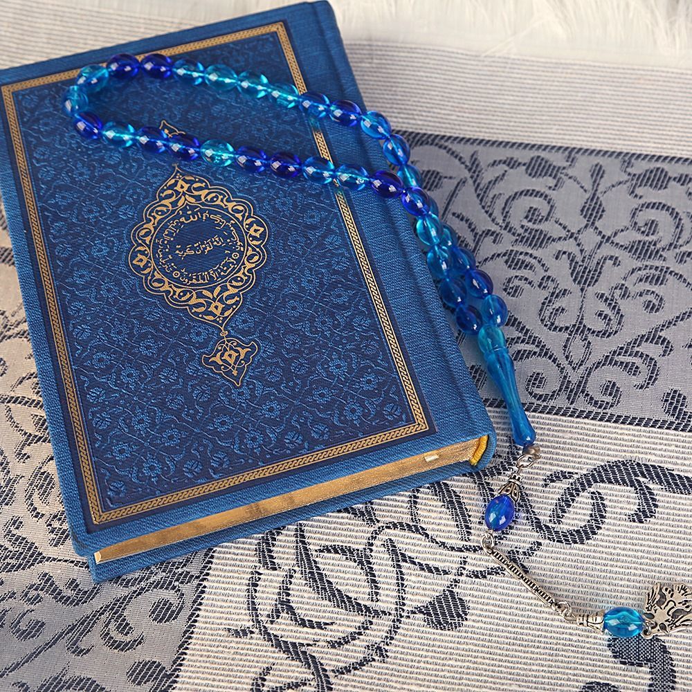 Ramazan Hediye Paketi  Çanta Boy Kur’an-ı Kerim, Tafta Seccade,33 lü Erkek Tesbih (17*25*6 cm 720 gr)-Lacivert