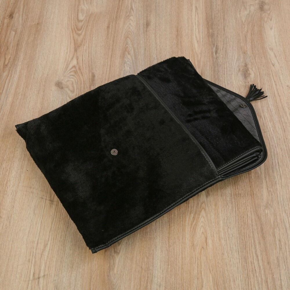 Lüks Çantalı Kaymaz Deri Tabanlı Soft Yumuşak Peluş Seccade Siyah (Seccade 72*228 cm, Çanta 39*44 cm)