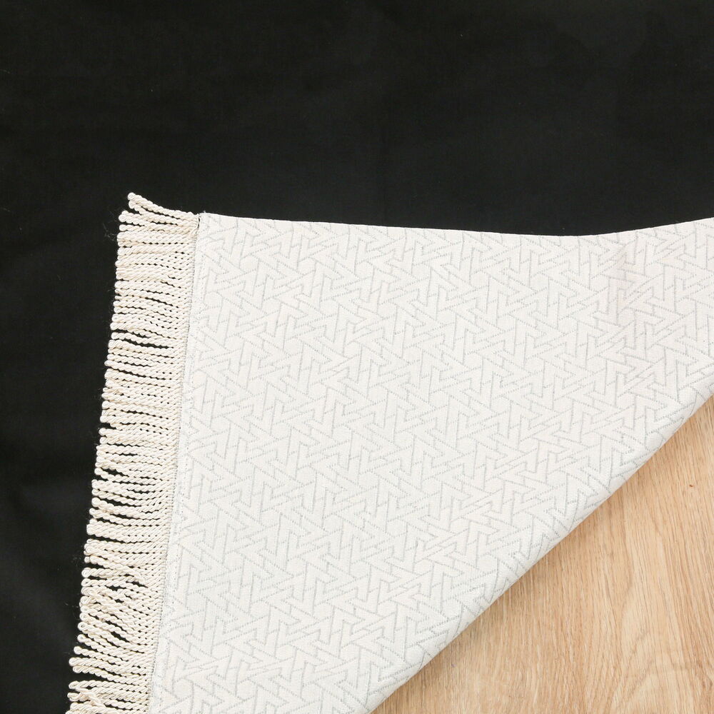 Huzur Serisi Lüks Biyeli Astarlı Kadife Seccade - Siyah (67*130 cm)