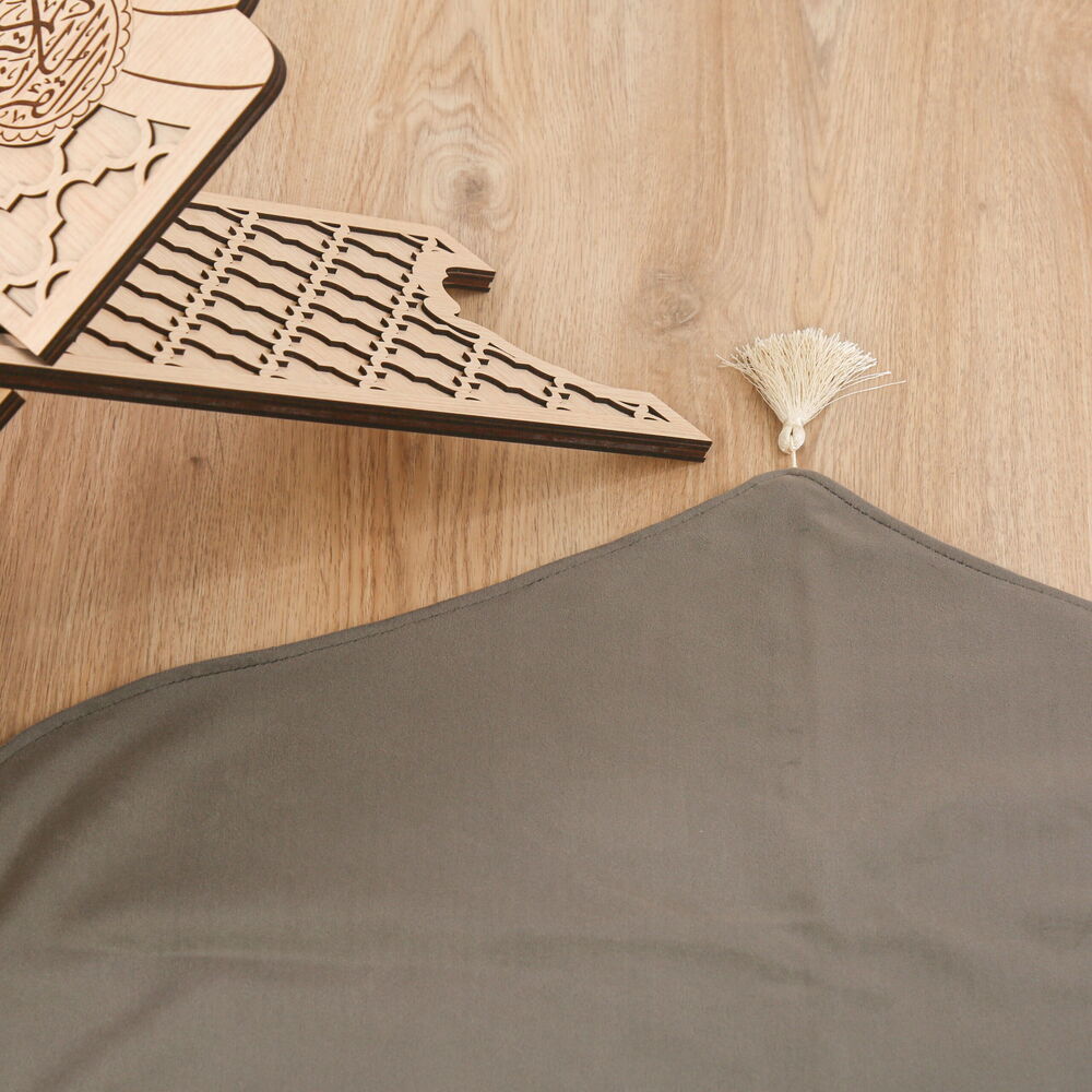 Huzur Serisi Lüks Biyeli Astarlı Kadife Seccade - Füme (67*130 cm)