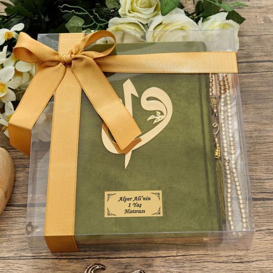 Hediyelik Kadife Kaplı Kur’an-ı Kerim (Orta Boy 16×24), Tesbih, Asetat Kutulu (25×18) Set Yeşil