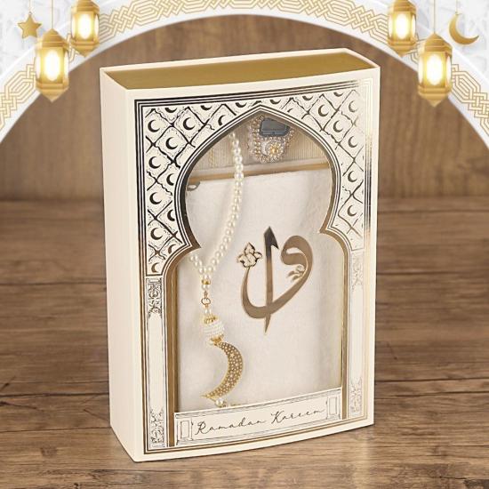 Ramazan Hediye Paketi, Kadife Kaplı Kur’an-ı Kerim, Tafta Seaccade İnci Tesbih Lüks Taşlı  Zikirmatik (17*25*6 cm 620 gr)-Krem