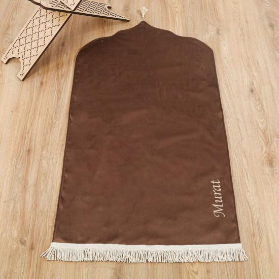 İsme Özel Huzur Serisi Lüks Biyeli Astarlı Kadife Seccade - Kahverengi (67*130 cm)