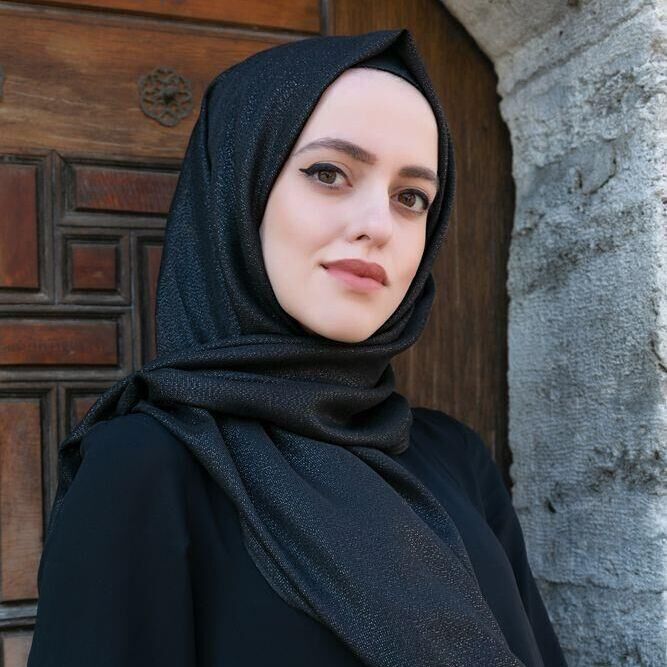 Hediyelik Siyah Şal, İnci Tesbih, Asetat Kutulu (16×8) Set